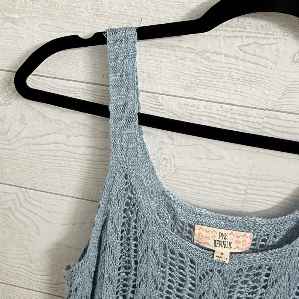 Pink Republic Women’s Blue Sleeveless Crocheted Top. Size M - Picture 4 of 6